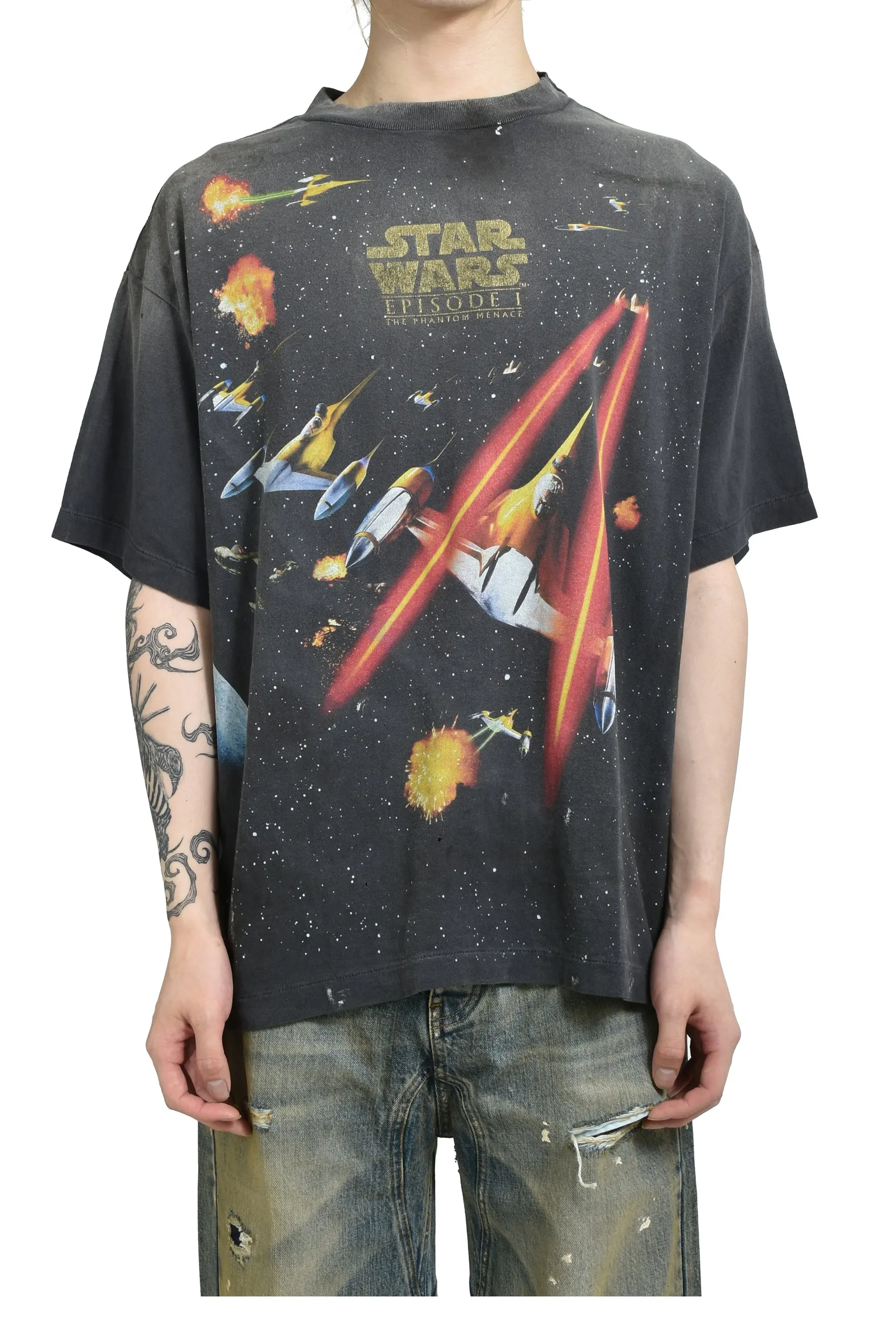 ⚠️The most complex and coolest item of this season, available in stock, available in seconds SAINT Mxxxxxx × STAR WARS SW_SS TEE /STARWARS / BLK Star Wars co-branded model. Fighter printed TEE. Washed black S-XL. Super complex and unconstrained printing design. The T-shirt using the vision of the "N-1 Star Fighter" in Star Wars is the most screen-printed item this season, reaching an astonishing 372 screens. Even the most difficult-to-print parts of the armpits are printed with luxurious printing. In addition, they are also hand-made distressed, splashed with ink, faded with water, and hand-damaged to complete this special and perfect work of art!